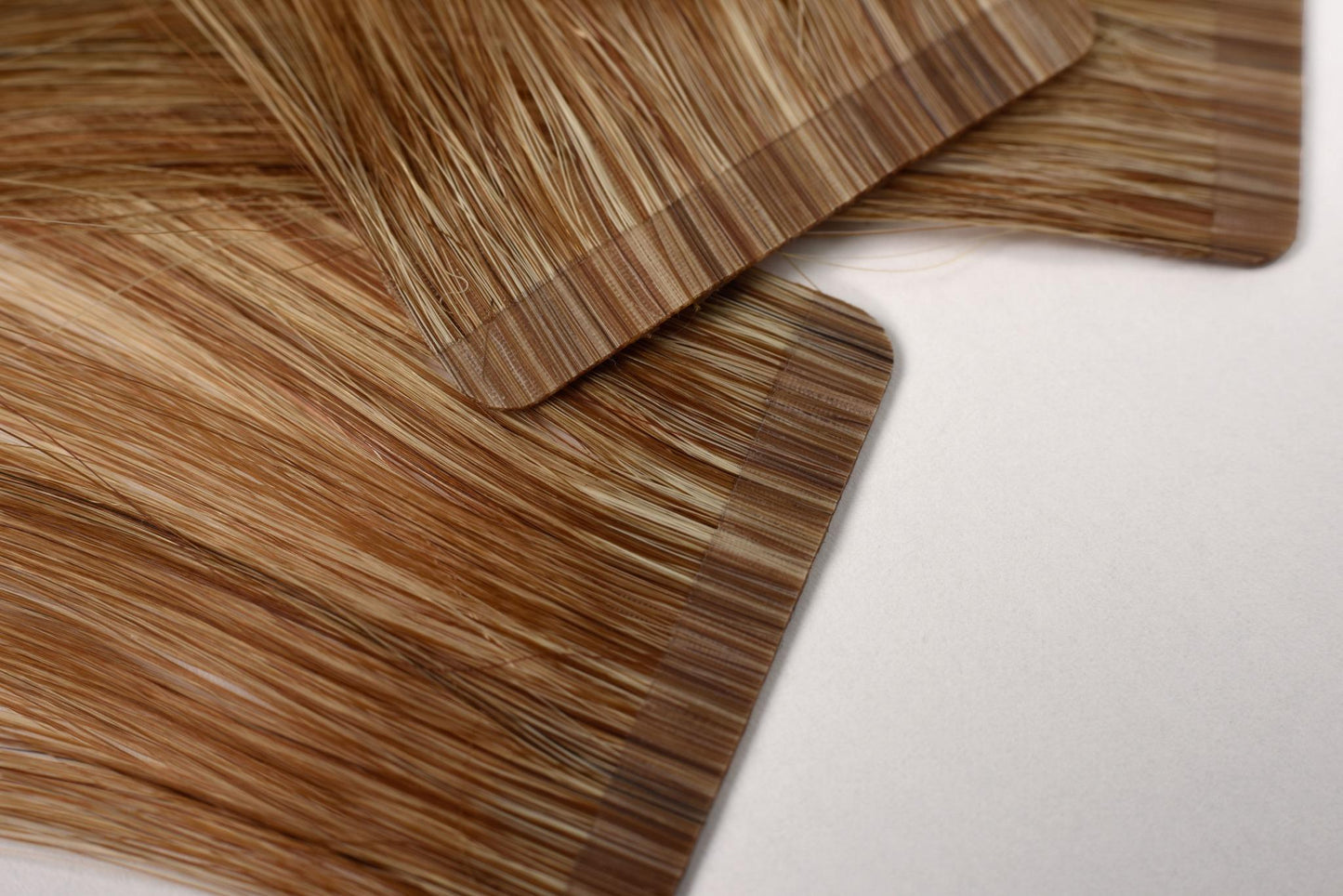 Extensions Adhésives Cheveux Naturels – Light Brown (#5) – 20 Bandes
