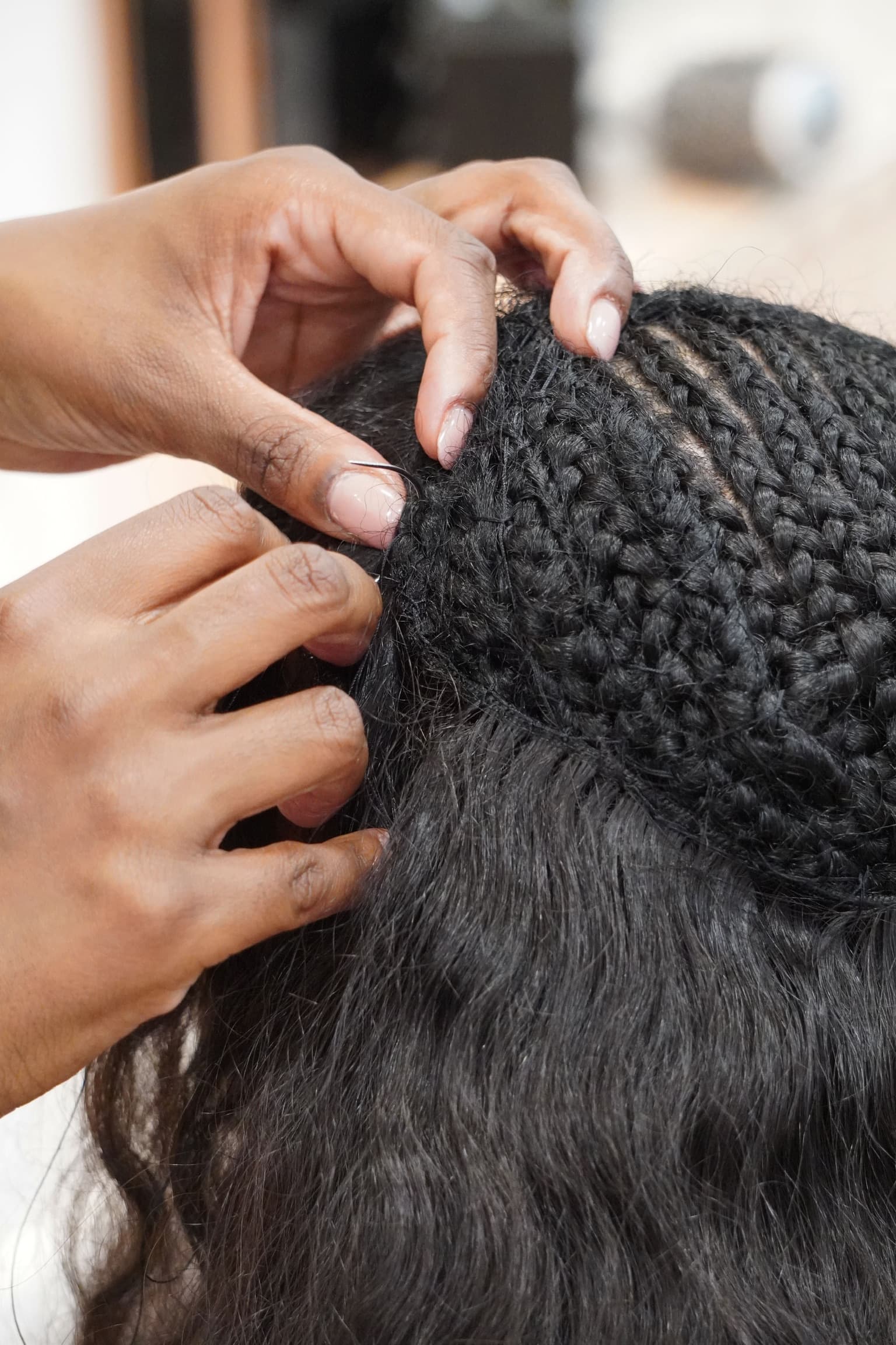 Comment laver ses extensions : shampoing, fréquence et gestes pros