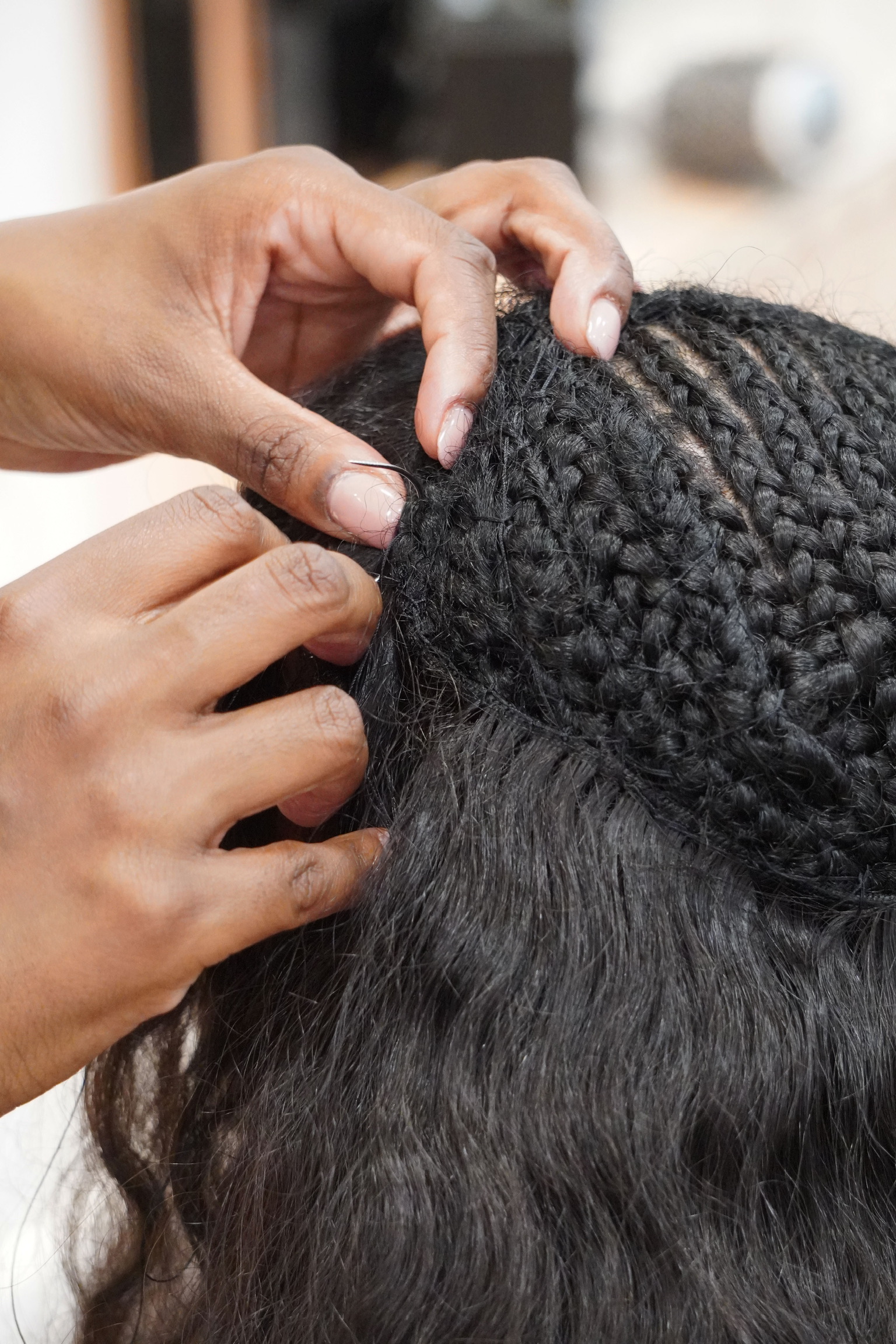 Comment laver ses extensions : shampoing, fréquence et gestes pros
